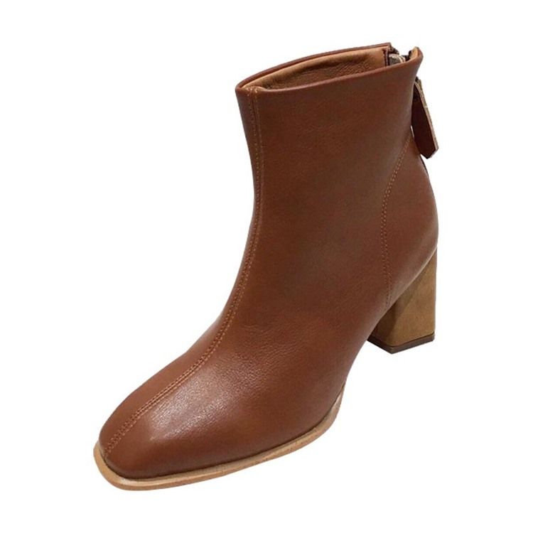 Schlichte Damen-stiefeletten Mit Runder Zehe Und Klobigem Absatz