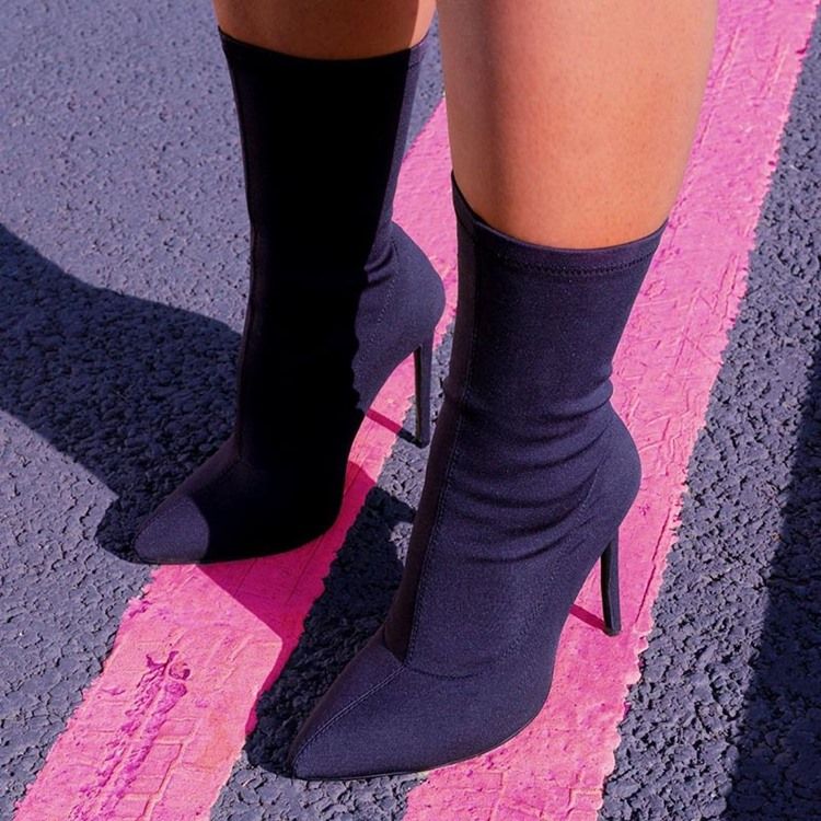 Schlichte Spitze Stiefeletten Mit Stilettoabsatz Zum Hineinschlüpfen Für Damen