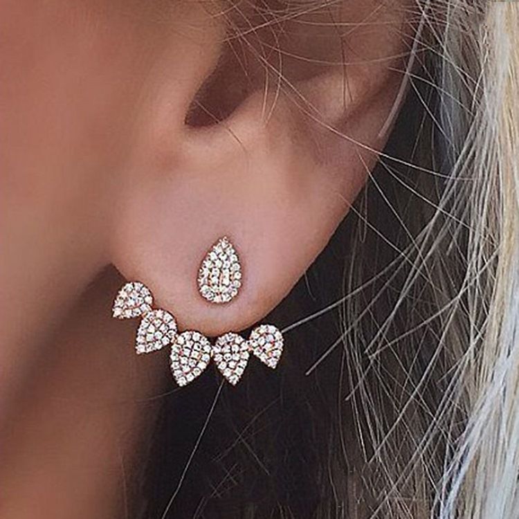 Atemberaubender Wasservoll-jeweled Stud