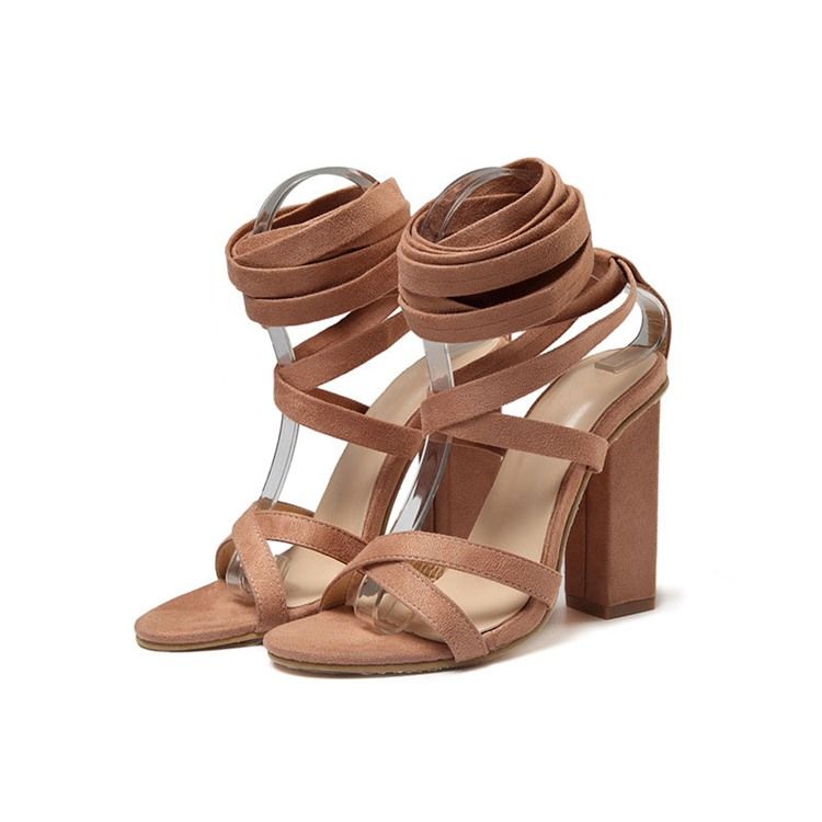 Schnürschuhe Mit Knöchelriemen Und Offener Zehenpartie Schlichte Klobige Sandalen