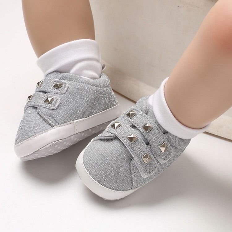 Kleinkindschuhe Mit Nietklettverschluss