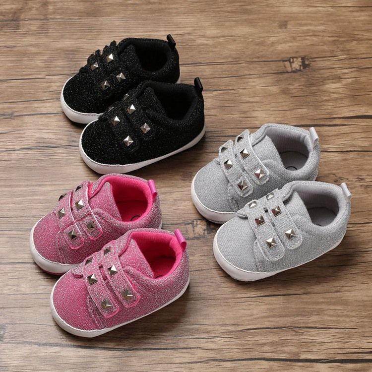 Kleinkindschuhe Mit Nietklettverschluss
