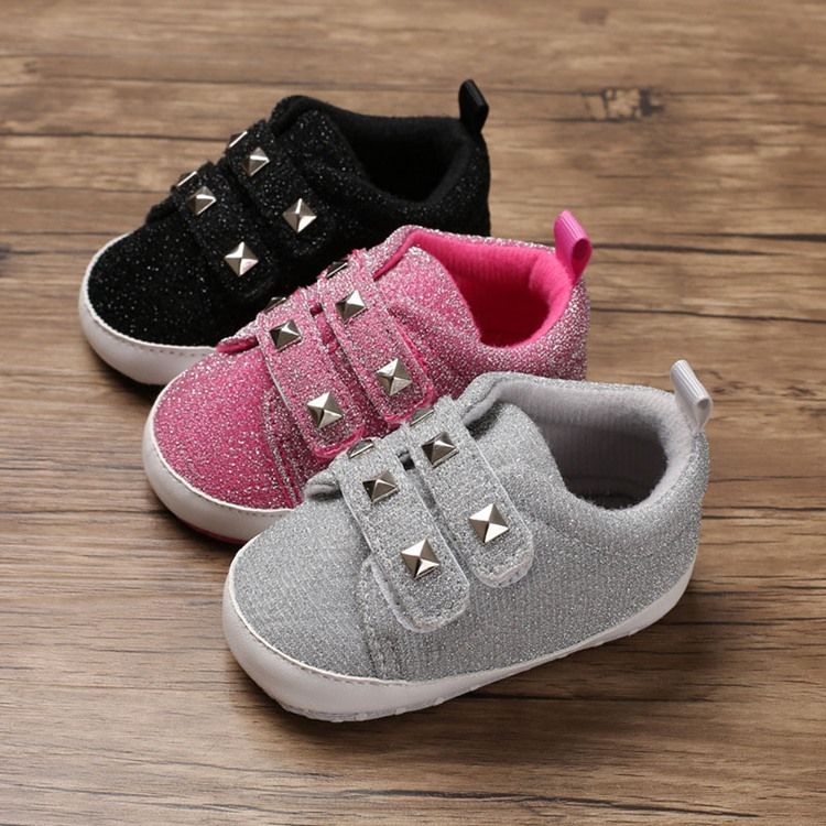 Kleinkindschuhe Mit Nietklettverschluss