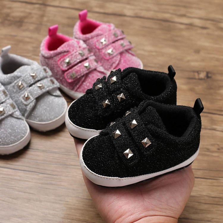 Kleinkindschuhe Mit Nietklettverschluss