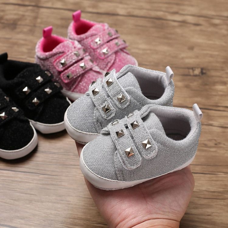 Kleinkindschuhe Mit Nietklettverschluss