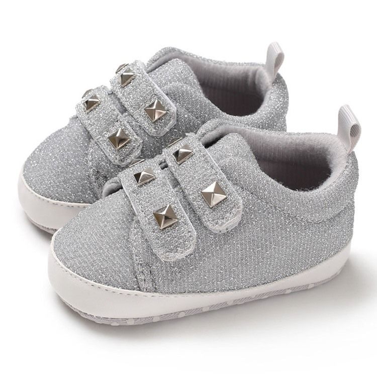 Kleinkindschuhe Mit Nietklettverschluss