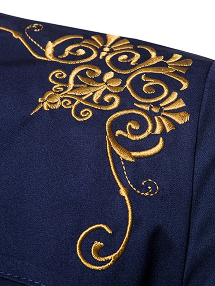 Einreihiges Herrenhemd Mit Goldener Stickerei